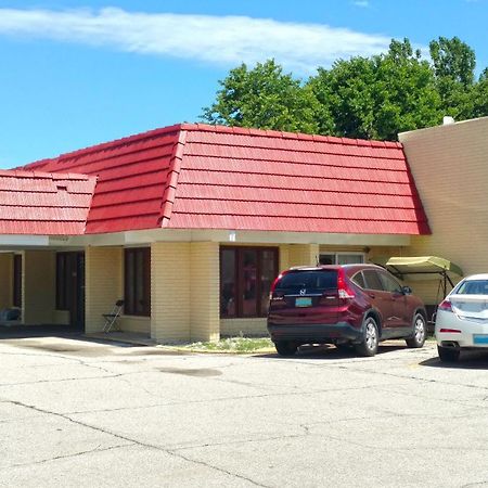 ホテル アメリカズ ベスト バリュー イン ウエブスター シティ Webster City エクステリア 写真